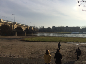 Finding a lunch spot by the Elbe.